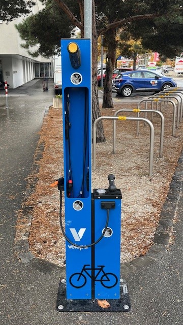 Réparation vélo libre service route du Bois